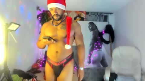 Snapshot of dimitry_muscle chatting on 12/05/24, 01:03 dimitry kyle mucle online show from 12/05/24, 01:03