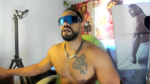 Snapshot of dimitry_muscle chatting on 12/12/24, 12:44 dimitry kyle mucle online show from 12/12/24, 12:44