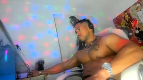 Snapshot of dimitry_muscle chatting on 02/24/25, 02:30 dimitry kyle mucle online show from 02/24/25, 02:30