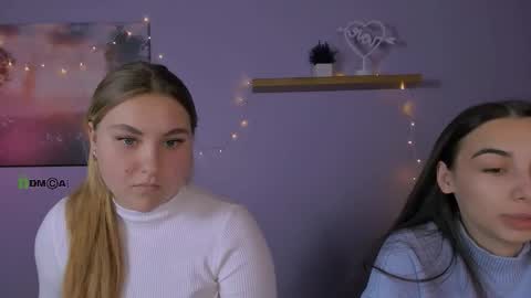 Snapshot of dina_bloom chatting on 12/17/25, 12:44 dina_bloom online show from 12/17/25, 12:44