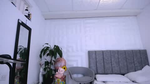 Snapshot of dina_mcry chatting on 01/24/25, 04:17 DINA online show from 01/24/25, 04:17