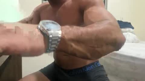 Snapshot of dinhoo14 chatting on 11/20/25, 03:18 dinhoo14 online show from 11/20/25, 03:18