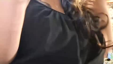 Snapshot of dinokat69 chatting on 10/17/25, 03:14 Dinokat online show from 10/17/25, 03:14