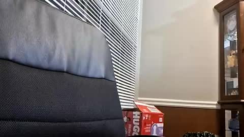 Snapshot of dinokat69 chatting on 10/18/25, 03:20 Dinokat online show from 10/18/25, 03:20