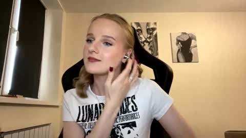 Snapshot of dinorahcoltman chatting on 12/03/25, 09:07 Kate online show from 12/03/25, 09:07