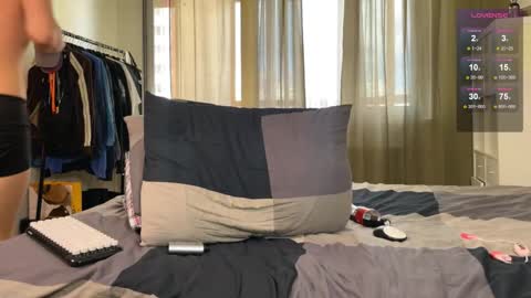 Snapshot of dinovichh chatting on 09/09/25, 11:43 Vlad Dinovich online show from 09/09/25, 11:43