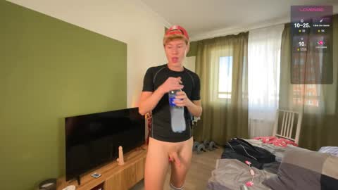 Snapshot of dinovichh chatting on 09/10/25, 09:09 Vlad Dinovich online show from 09/10/25, 09:09