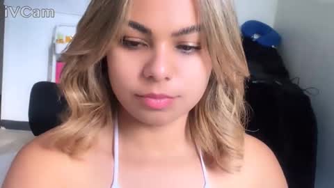 diosadeluniverso_ online show from 10/25/25, 09:09