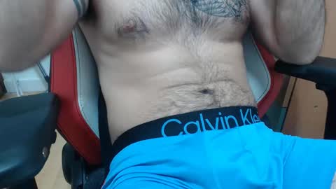 Snapshot of dirfocus chatting on 10/31/25, 03:35 Z online show from 10/31/25, 03:35