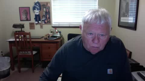 Snapshot of dirtrider195080438 chatting on 04/21/26, 06:12 dirtrider195080438 online show from 04/21/26, 06:12