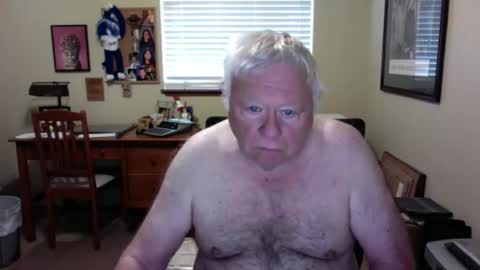 Snapshot of dirtrider195080438 chatting on 05/28/26, 04:26 dirtrider195080438 online show from 05/28/26, 04:26