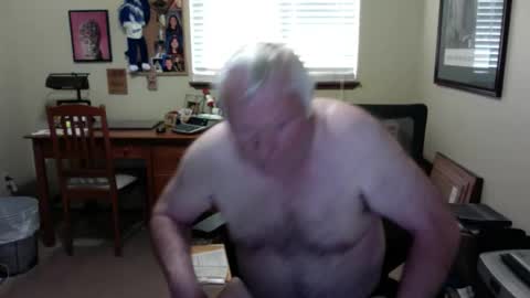 Snapshot of dirtrider195080438 chatting on 06/04/26, 01:06 dirtrider195080438 online show from 06/04/26, 01:06