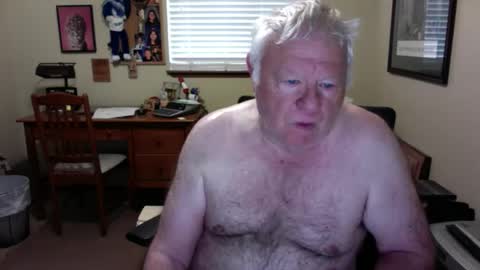 Snapshot of dirtrider195080438 chatting on 06/06/26, 02:22 dirtrider195080438 online show from 06/06/26, 02:22