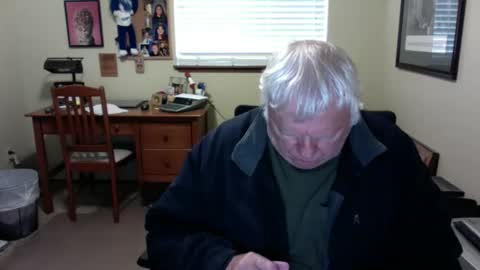Snapshot of dirtrider195080438 chatting on 06/08/26, 04:40 dirtrider195080438 online show from 06/08/26, 04:40