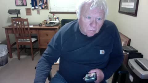 Snapshot of dirtrider195080438 chatting on 06/14/26, 04:25 dirtrider195080438 online show from 06/14/26, 04:25