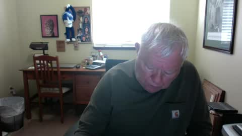 Snapshot of dirtrider195080438 chatting on 06/19/26, 05:17 dirtrider195080438 online show from 06/19/26, 05:17