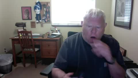Snapshot of dirtrider195080438 chatting on 06/25/26, 05:06 dirtrider195080438 online show from 06/25/26, 05:06