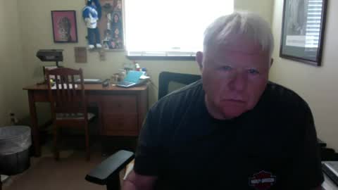 Snapshot of dirtrider195080438 chatting on 06/26/26, 05:28 dirtrider195080438 online show from 06/26/26, 05:28