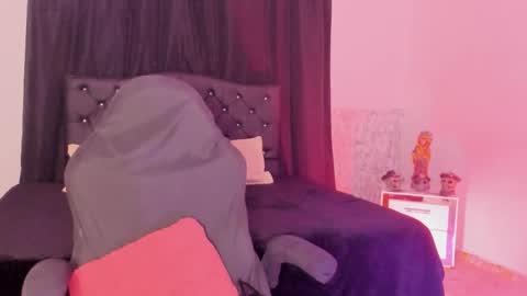 Violet online show from 12/22/25, 05:04