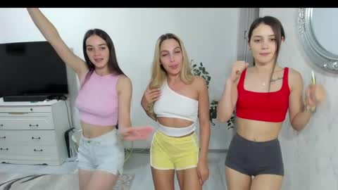 Gyna    Josie    online show from 06/09/26, 11:49