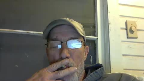 Snapshot of dirtynastyoldman chatting on 03/02/25, 01:04 dirtynastyoldman online show from 03/02/25, 01:04