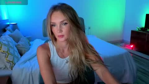 Snapshot of disney__princess chatting on 06/09/26, 11:44 JASMINE online show from 06/09/26, 11:44