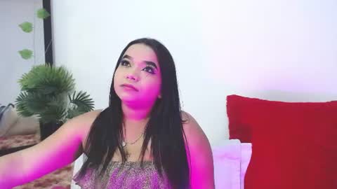 disyamil_pineda online show from 06/25/26, 02:44