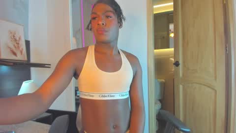 Snapshot of diva_kma chatting on 02/22/25, 12:38 Alejandra online show from 02/22/25, 12:38