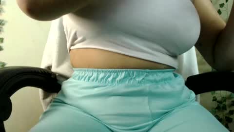 Snapshot of divadirty chatting on 12/07/24, 04:25 Mari online show from 12/07/24, 04:25