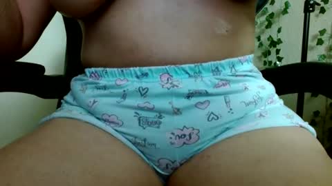 Snapshot of divadirty chatting on 12/29/24, 03:57 Mari online show from 12/29/24, 03:57