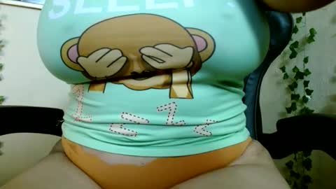 Snapshot of divadirty chatting on 01/01/25, 08:15 Mari online show from 01/01/25, 08:15