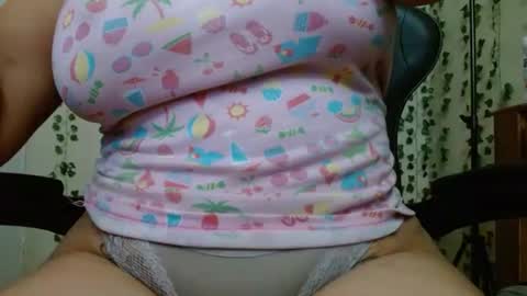 Snapshot of divadirty chatting on 01/11/25, 01:01 Mari online show from 01/11/25, 01:01