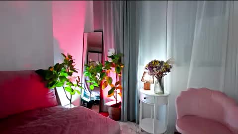 Snapshot of divetagrace chatting on 11/19/25, 09:48 Tia online show from 11/19/25, 09:48