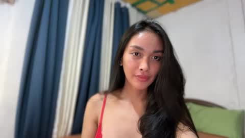 Snapshot of divina_graciaxx chatting on 06/16/26, 01:25 DIVINA online show from 06/16/26, 01:25