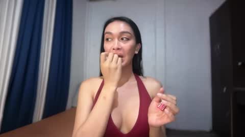 Snapshot of divina_graciaxx chatting on 06/19/26, 10:52 DIVINA online show from 06/19/26, 10:52