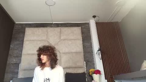 Snapshot of divine____ chatting on 06/15/26, 07:16 DIVINE online show from 06/15/26, 07:16