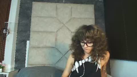 Snapshot of divine____ chatting on 07/29/26, 11:47 DIVINE online show from 07/29/26, 11:47