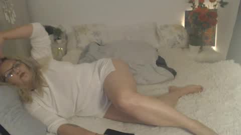 Snapshot of divineblond chatting on 02/23/26, 11:35 Alexxa online show from 02/23/26, 11:35