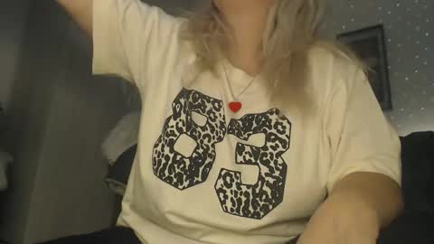 Snapshot of divineblond chatting on 02/24/26, 05:44 Alexxa online show from 02/24/26, 05:44