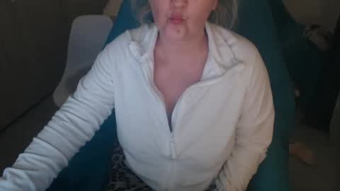 Snapshot of divineblond chatting on 03/15/26, 08:15 Alexxa online show from 03/15/26, 08:15