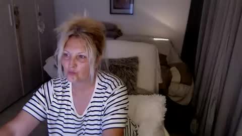 Snapshot of divineblond chatting on 06/12/26, 07:35 Alexxa online show from 06/12/26, 07:35