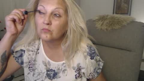Snapshot of divineblond chatting on 06/13/26, 07:01 Alexxa online show from 06/13/26, 07:01