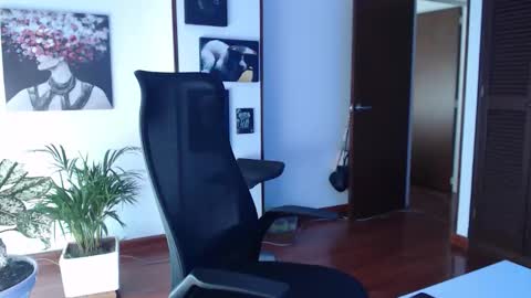 Hera online show from 10/26/25, 04:02