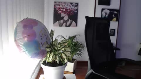 Hera online show from 12/22/25, 12:02