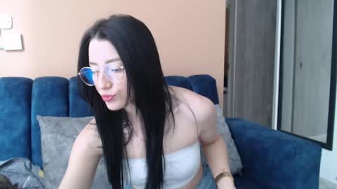 Snapshot of divineisis chatting on 06/07/26, 05:06 Hera online show from 06/07/26, 05:06