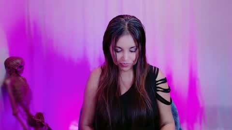 DivineLynn online show from 02/05/25, 06:48