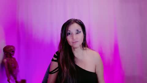 DivineLynn online show from 02/06/25, 12:05