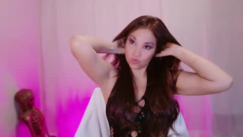 DivineLynn online show from 03/10/25, 06:01