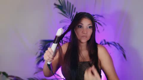 DivineLynn online show from 05/06/26, 02:33