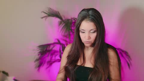 DivineLynn online show from 05/15/26, 10:55